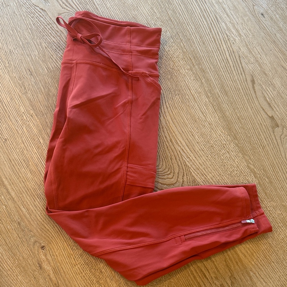 Athleta Rainier Unbrushed Cargo 7/8 Tight